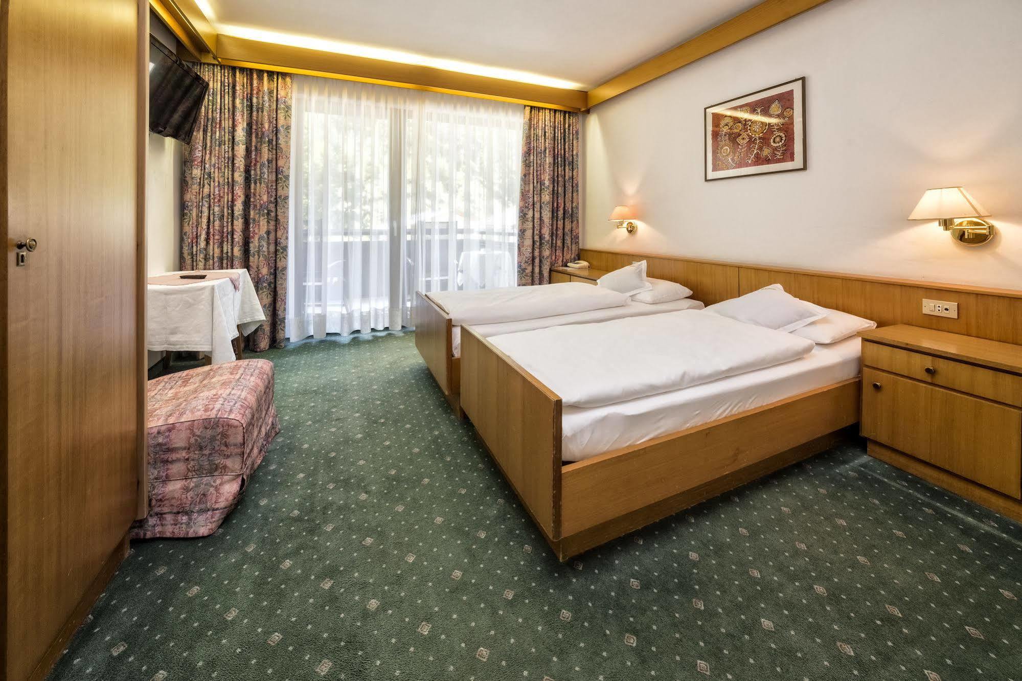 Hotel Armin Сельва-ди-Валь-Гардена Экстерьер фото